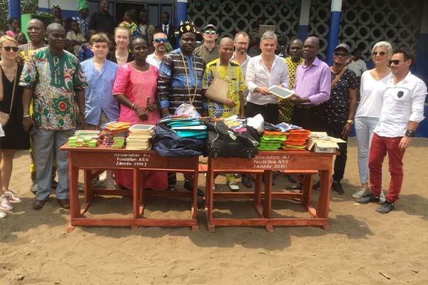 Construction d'écoles et dons de matériels scolaires auprès des enfants en Afrique (Bénin, Togo, Côte d'Ivoire...) par l'Association MJ pour l'Enfance