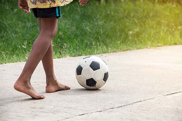 Dons de matériels et d'équipements sportifs et de loisirs pour les enfants en Afrique (Bénin, Togo, Côte d'Ivoire...) par l'Association MJ pour l'Enfance