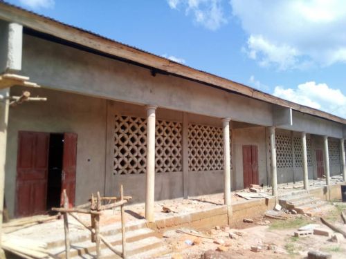 Evolution des travaux : école primaire à Adjohoué dans la commune de TOVIKLIN