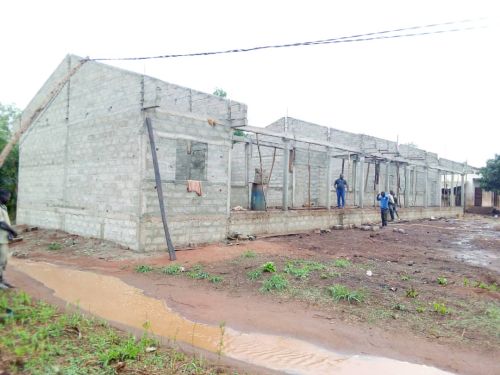 Evolution des travaux  - Ecole primaire à Akouèdjromèdé dans la commune de ZE