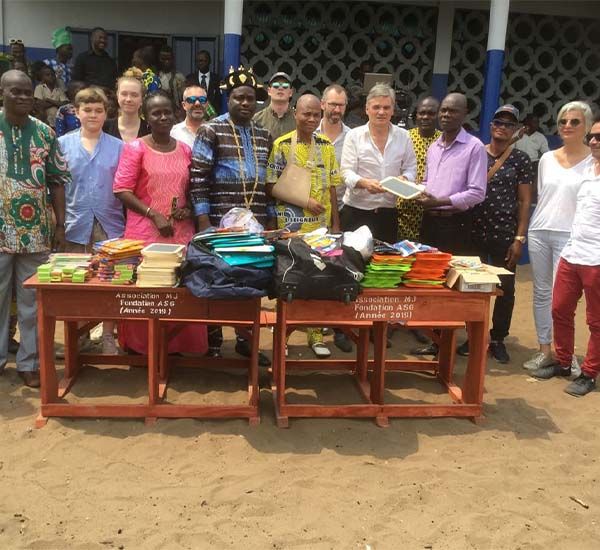 Chaque année, l'association MJ pour l'enfance et ses partenaires réalisent des dons de matériels scolaires pour les écoles au Togo et en Afirque Chaque année, l'association MJ pour l'enfance et ses partenaires réalisent des dons de matériels scolaires pour les écoles au Togo et en Afirque