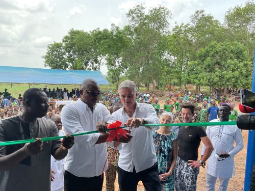 Inauguration d'une école à TOLAGBAME - KLOUEKANME