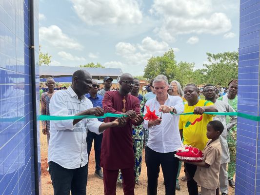 Inauguration d'un château d'eau et de 3 puits à TOLLI-COME.