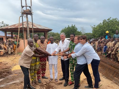 LANCEMENT DES TRAVAUX POUR LA CONSTRUCTION D'UN CHATEAU D'EAU ET 2 PUITS A DEME-ZOGBODOMEY